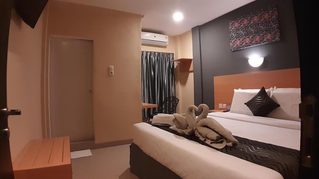New Gentala Hotel Медан Экстерьер фото