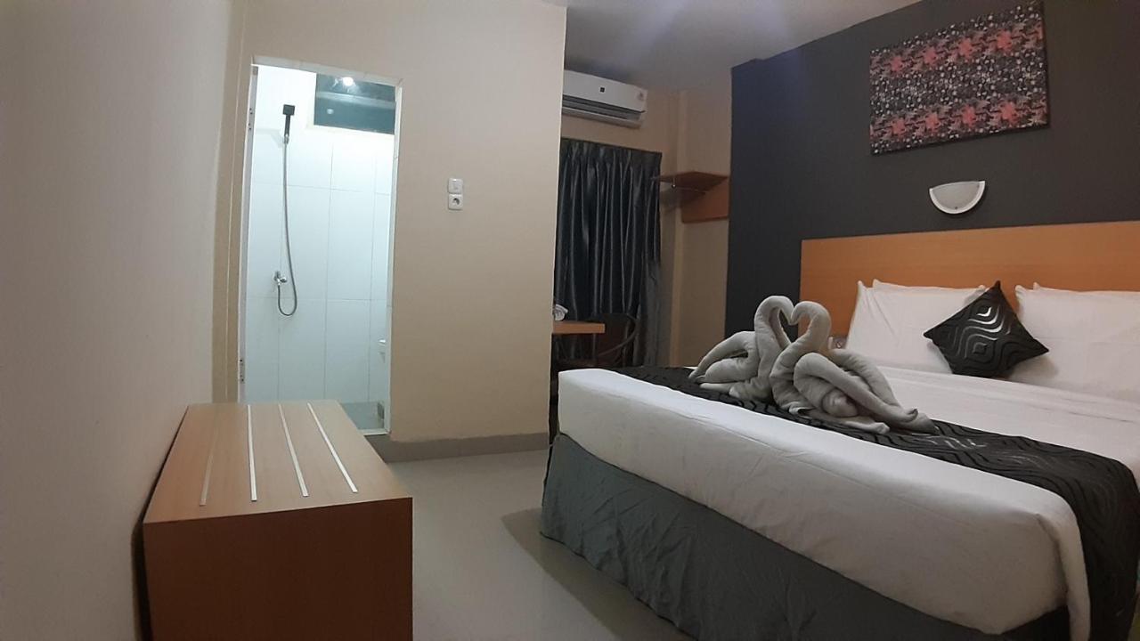 New Gentala Hotel Медан Экстерьер фото
